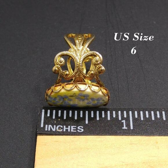 Blue Floral Filigree Ring, Hand Painted Ceramic Oval, US Size 6, Vintage Jewelry - Picture 8 of 8